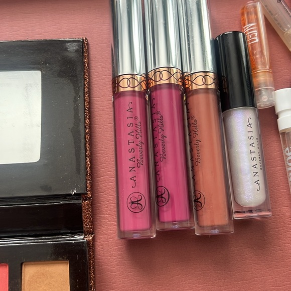 Makeup Grab Bag #2- Anastasia Beverly Hills bundle - Picture 3 of 3